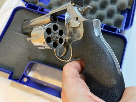 Vendo Smith Wesson 686 38 spl target.
El Revolver es del calibre 38 spl y solo de ese calibre , por lo 01