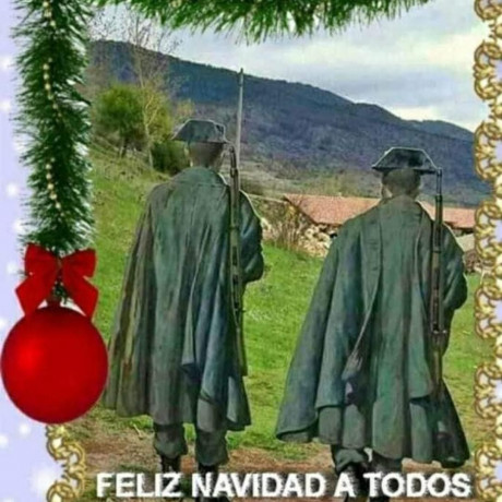 Felices fiestas a todos los foreros y foreras, compañeros de afición! 

Que paseis una buena navidad y 10