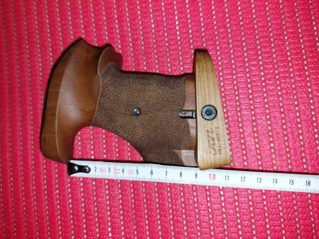 Vendo empuñadura Kn Nill para revolver S&W en perfecto estado como se puede comprobar en las fotos.
La 40