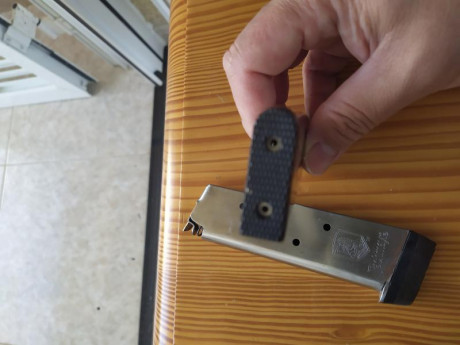   VENDIDO   Cargador original HK para USP STANDARD, aunque también vale para el modelo Compact, estado 22