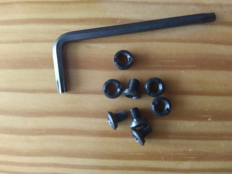   VENDIDO   Cargador original HK para USP STANDARD, aunque también vale para el modelo Compact, estado 71