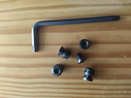   VENDIDO   Cargador original HK para USP STANDARD, aunque también vale para el modelo Compact, estado 70