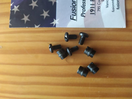   VENDIDO   Cargador original HK para USP STANDARD, aunque también vale para el modelo Compact, estado 82