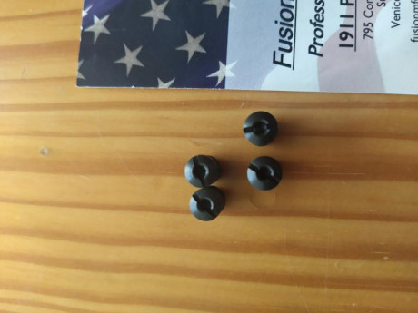   VENDIDO   Cargador original HK para USP STANDARD, aunque también vale para el modelo Compact, estado 80