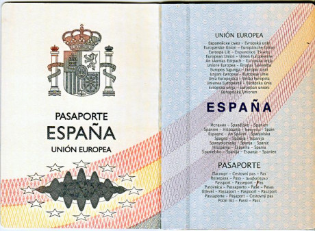  EN RECUERDO Y HOMENAJE A LOS QUE YA NO ESTÁN. 

Si pones en  GOOGLE   PASAPORTES EN LA MEMORIA  da igual 171