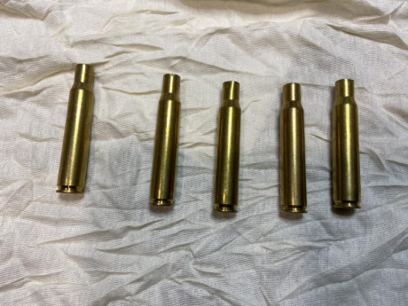 Hola 

Vendo lote vainas 30-06 con un disparo, muy nuevas.
Se compone de:

Vainas S&B:  61 unidades
Vainas 01