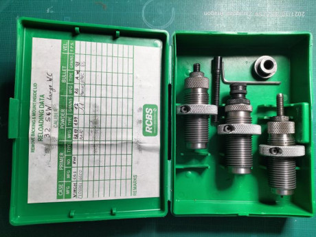 Vendo dies .32 L WC
75€ + portes 00