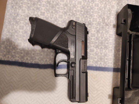 Hk usp compact  AA(2000) 9mm parabellum  guiada para L.tipo  A
El arma está  en manresa(barcelona). Poco 02