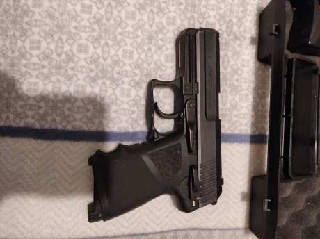 Hk usp compact  AA(2000) 9mm parabellum  guiada para L.tipo  A
El arma está  en manresa(barcelona). Poco 01
