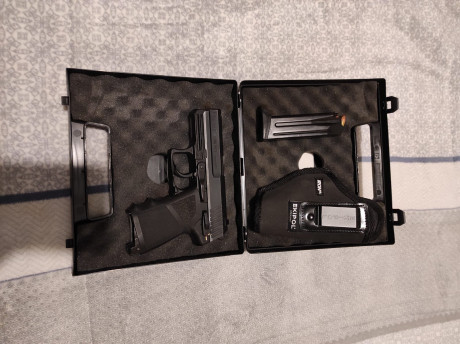 Hk usp compact  AA(2000) 9mm parabellum  guiada para L.tipo  A
El arma está  en manresa(barcelona). Poco 00