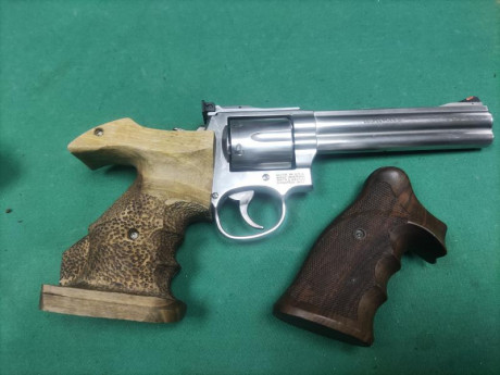 Precioso revolver. Impecable con muy pocos tiros sobre 400 y casi todos waccuter,gatillo afinado sobre 00