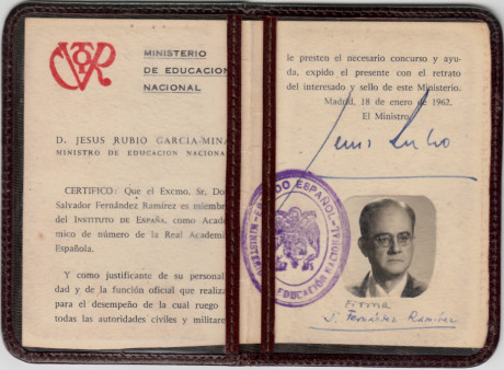  EN RECUERDO Y HOMENAJE A LOS QUE YA NO ESTÁN. 

Si pones en  GOOGLE    PASAPORTES EN LA MEMORIA   da 02