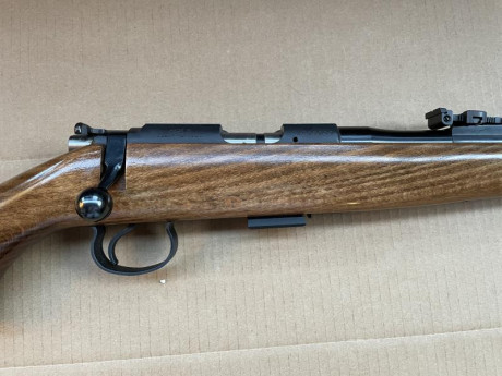 Vendo rifle CZ 452-2E calibre 22Ir en impecable estado, como nuevo. Se encuentra en Madrid.No cambio gracias. 00