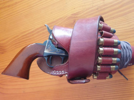 buenas como no le estoy dando uso y esta cogiendo polvo en el armero vendo Revolver del calibre 44/40 00