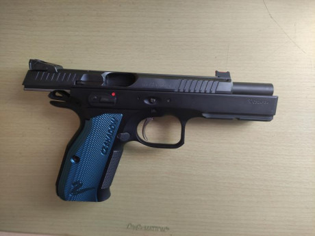 Buenas pues lo dicho pongo a la venta esta cz shadow que se vende por no usarse precisamente, en su caja 10