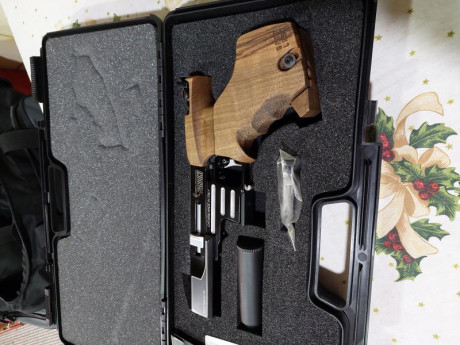 Se vende esta estupenda pistola de sobra conocida y contrastada,lleva su maletin original,juego de llaves,herramienta 00