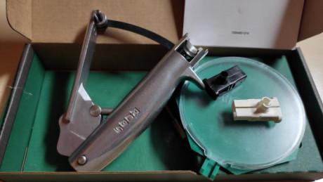 Se vende empistonador manual RCBS , esta nuevo si estrenar , en su caja original 
con todos los accesorios 01