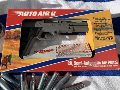Hola, pongo a la venta dos pistolas co2 crosman airguns, el estado es nuevo. lo que falla es el sistema 01