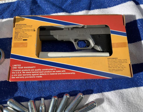 Hola, pongo a la venta dos pistolas co2 crosman airguns, el estado es nuevo. lo que falla es el sistema 00