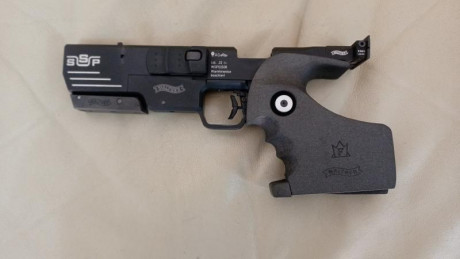Vendo pistola Whalter ssp 22lr, con tres cargadores, uno sin estrenar, herramienta de desmontaje, contrapeso 01