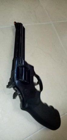 Se vende revolver TAURUS 357 6 pulgadas lleva con migo desde 2012 pero las circunstancias son así su precio 00