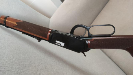 Buenas, os presento mi carabina winchester modelo 94 del 22 lr, es de 1980. Madera de nogal con picados 12