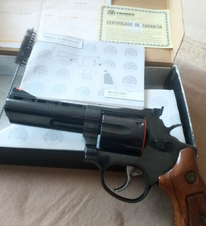 Se vende Revólver Taurus modelo 689, cuatro pulgadas, calibre 357 Magnum.
Prácticamente nuevo, solo usado 01