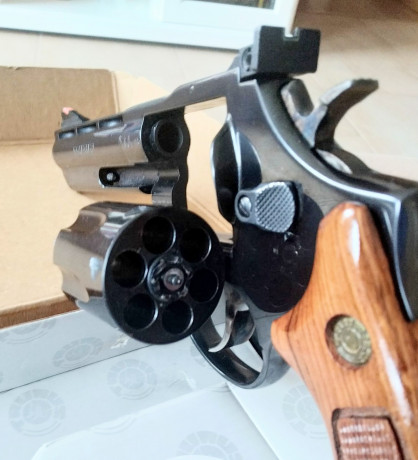 Se vende Revólver Taurus modelo 689, cuatro pulgadas, calibre 357 Magnum.
Prácticamente nuevo, solo usado 00