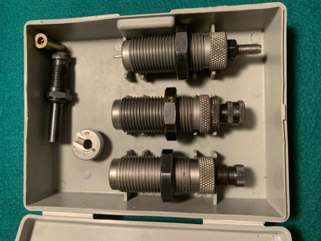 Vendo Dies RCBS del calibre 32 Wadcutter , esta referencia, son los más adecuados para la recarga de este 02