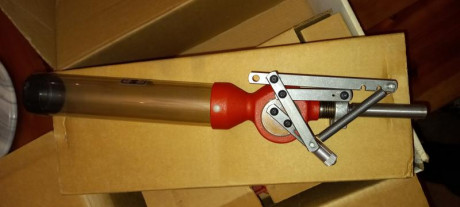 Un compañero del club me ha pedido que le anuncie material que tiene sin estrenar ya que se jubila y deja 00