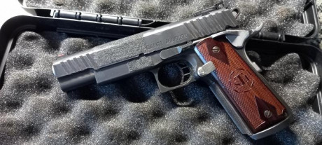 Vendo por exceso de cupo. En muy buen estado.
Preparada para IPSC CLASSIC.
1 CARGADOR DE 10 DISPAROS
Maletin 01
