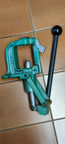 En venta.
Prensa de recarga RCBS modelo Rock Chuker con todo lo que trae de origen.
Prensa muy robusta 02