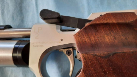 El arma está en perfecto estado. El anterior usuario no la usó por cambio de modalidad y a mi me pilló 11