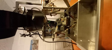 Maquina replica de magma.
Se puede adaptar cualquier molde comercia de 2 cavidades.
Moldes de 9mm 124gr 12