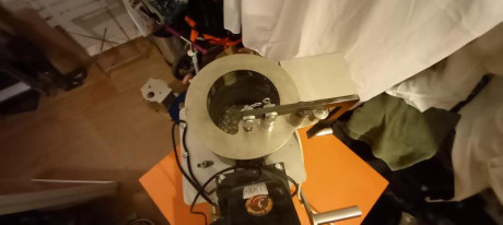Maquina replica de magma.
Se puede adaptar cualquier molde comercia de 2 cavidades.
Moldes de 9mm 124gr 10