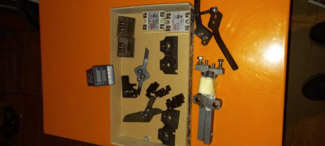 Maquina replica de magma.
Se puede adaptar cualquier molde comercia de 2 cavidades.
Moldes de 9mm 124gr 20