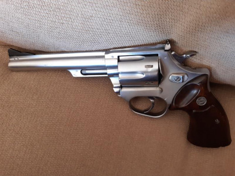 Pongo a la venta revólver Astra 357 6"....a pesar de sus años tiene unos ajustes perfectos y funciona 01