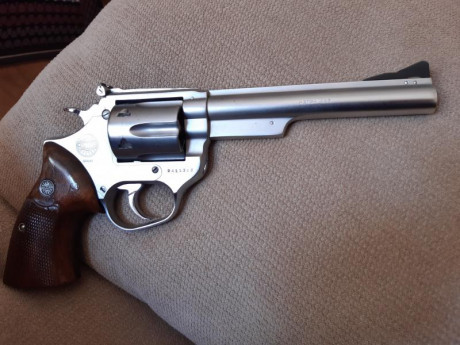 Pongo a la venta revólver Astra 357 6"....a pesar de sus años tiene unos ajustes perfectos y funciona 00