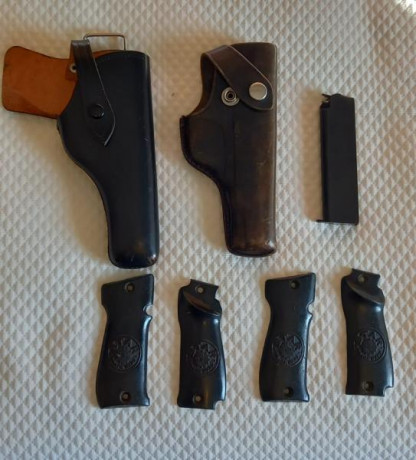 Un amigo me pide que ponga a la venta estas tres fundas  para pistola del 9 corto , usadas para Star Super 140