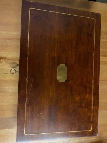 PAREJA DE PISTOLAS DE DUELO EN PRECIOSO ESTUCHE DE MADERA 

Pareja de pistolas de duelo muy utilizadas 00