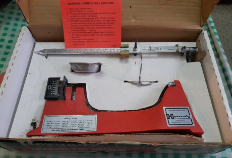 Vendo báscula hornady nueva, de extrema precisión, con su caja original. Precio 100€ no negociables (+ 01