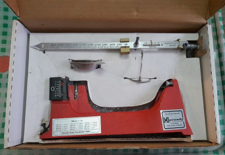 Vendo báscula hornady nueva, de extrema precisión, con su caja original. Precio 100€ no negociables (+ 00