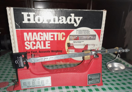 Vendo báscula hornady nueva, de extrema precisión, con su caja original. Precio 100€ no negociables (+ 11
