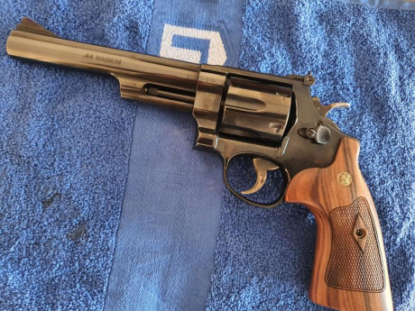Smith & Wesson 44 Rmag. 6,5 "

Performance Center en su caja de madera. Casi a estrenar...

Dificil 00