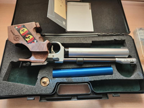 Vendida!!Fantástica pistola de competición,con 2 botellas, Cacha talla M-L,del año 17, muy poco uso,se 00