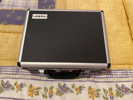 Vendo pistola Walther P99 en excelente estado, es de 9mm y viene con un cargador y maletín. Guiada en 00