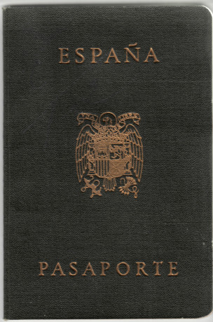  EN RECUERDO Y HOMENAJE A LOS QUE YA NO ESTÁN. 

Si pones en  GOOGLE    PASAPORTES EN LA MEMORIA   da 132