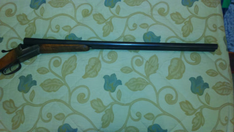 Se vende escopeta paralela calibre 12/70 de media platina, marca Iru( Fábrica de Antonio Madariaga). Tiene 00