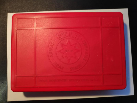 Caja de plastico para arma corta de la marca STAR original

Medidas 22.5 X 15.5 x 4.5  cm

25 euros. 01