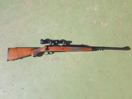 Vendo rifle Ruger cal. 416 rigby con monturas y visor Leupold 1x4x20. Prácticamente  nuevo. Precio  2000€. 02